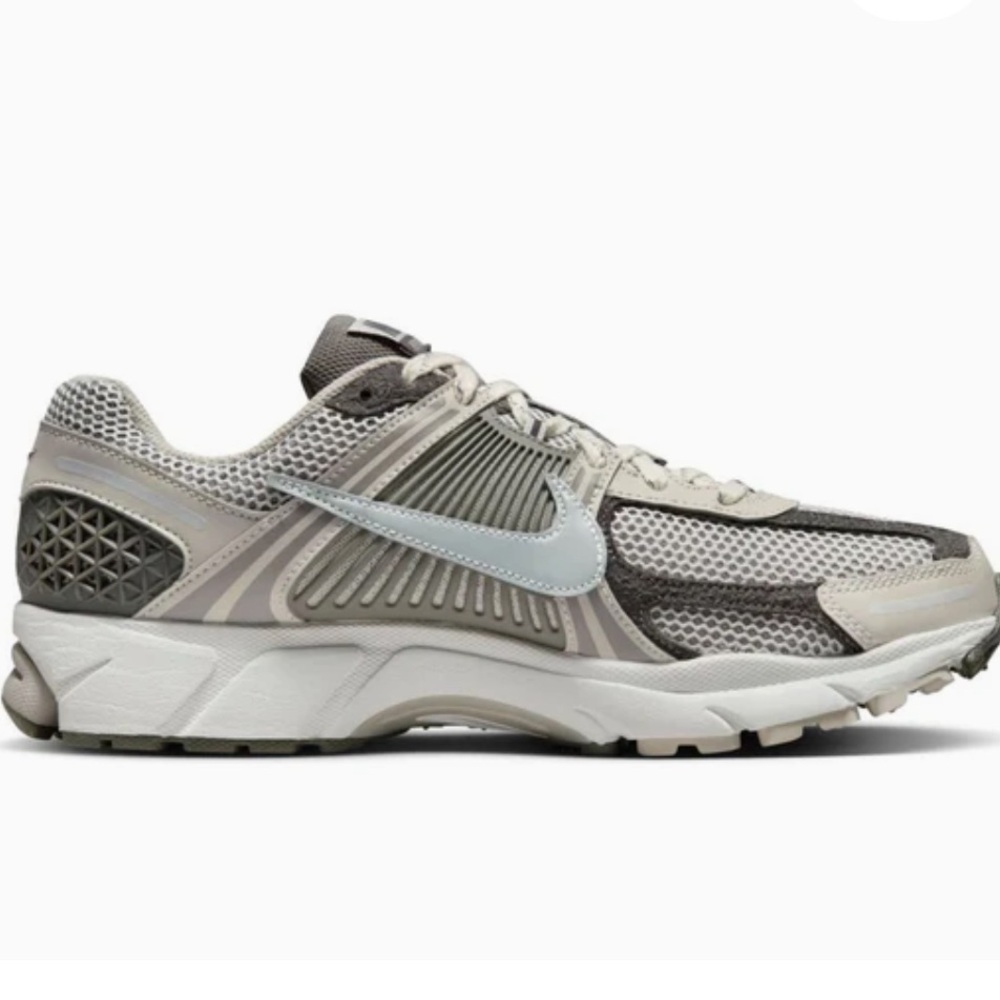 Brand new Nike Air Zoom Vomero 5 'Light Iron Ore' FD0791-012 - Picture 5 of 8